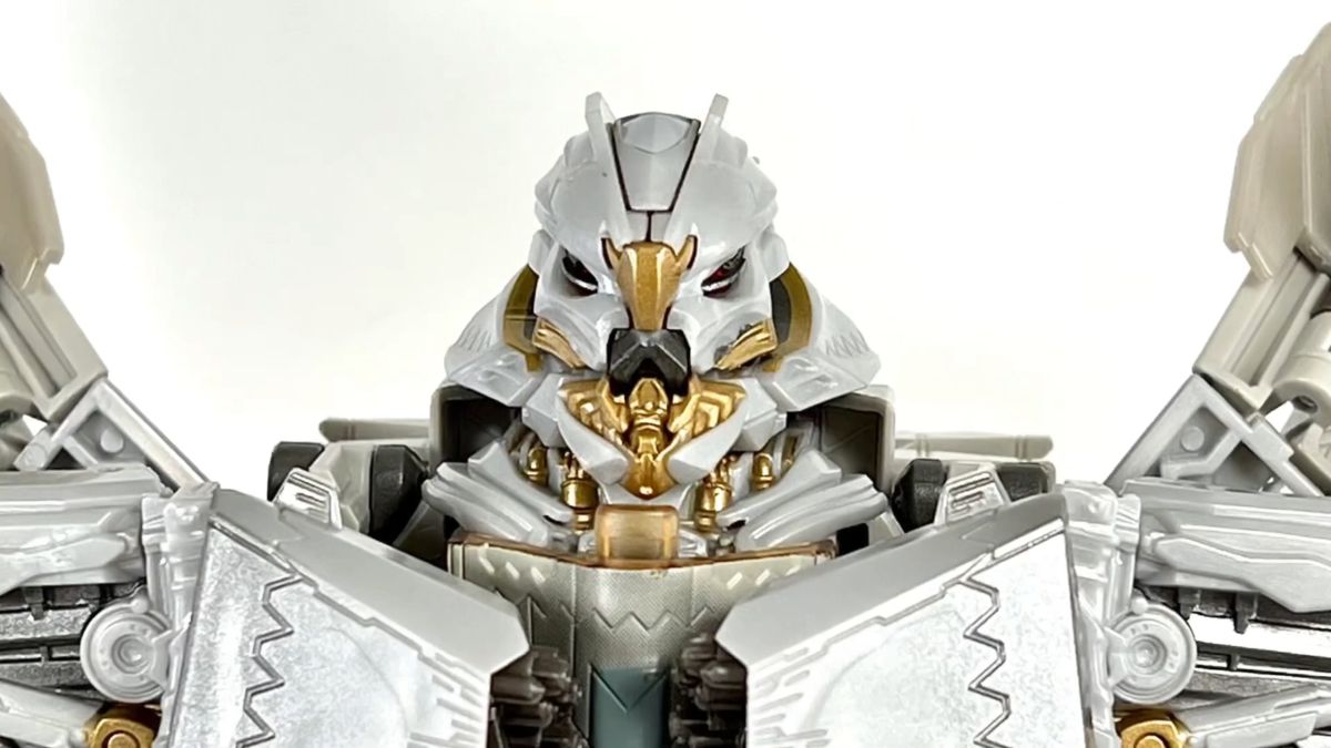 Masterpiece MPM-10R Revenge Of The Fallen Starscream In-Hand